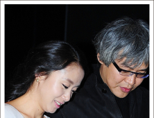[쿠키 포토] 전도연, 임상수 감독의 ‘손을 꼭 잡고…’