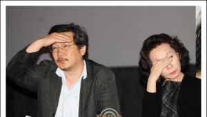 [쿠키 포토] 홍상수 감독, 윤여정 ‘아…, 눈부셔’