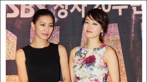 [쿠키 포토] 박진희, 김서형 ‘우리는 모녀사이~’