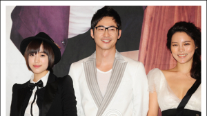 [쿠키 포토] 강지환, 두 여자 사이에서 “싱글 벙글”
