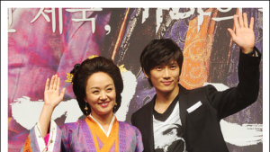 [쿠키 포토] ‘극 중 母子’ 배종옥, 지성