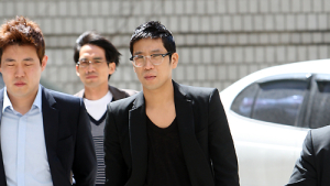 MC몽, 병역법 무죄 받았으나 신뢰 떨어져…입대 여부 ‘촉각’