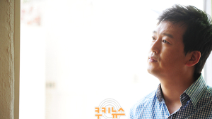 [쿠키人터뷰①] 시 쓰는 배우 김정태 “과연 출판사에서 연락이 올까요?”