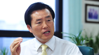 민주당 김효석 의원 “이명박 정부 상징적 인물과 승부하겠다”