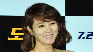김혜수, 논문 표절 논란 후 첫 공식석상…“입장 밝히겠다”