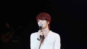 김재중 “할머니, 할아버지 쓰러졌는데 사진만…” 사생팬에 일침