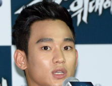 ‘은밀하게’ 김수현 “근육 위해 단백질·야채만 섭취”