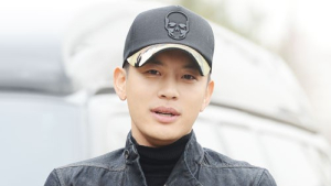 ‘안마시술소 논란’ 세븐, 군입대 전 YG와 계약 종료