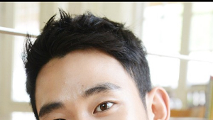 김수현, 내레이션 참여…“봉준호 감독 삶 전한다”