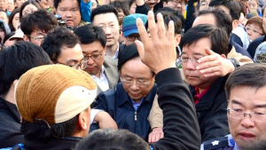 “이럴땐 광속이네” 기념사진 안행부 국장 즉각 직위박탈 빈축