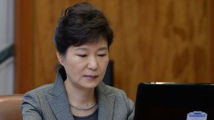 [세월호 침몰 참사] “박근혜 대통령 지지율 급락 조짐” 리얼미터