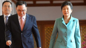 [세월호 침몰 참사] 박근혜 “정홍원 총리, 사퇴는 수습이후”…시한부 수리 진풍경