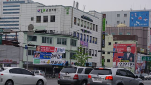 [6·4 지방선거-스케치] “박 대통령 지키자” vs “시민 자존심 지키자”… 대구