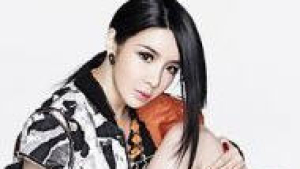 ‘룸메이트’도 접나…마약류 밀반입 2NE1 박봄, 나홀로 日출국 포착