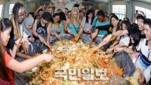 “초대형비빔밥, 함께 비벼요!”