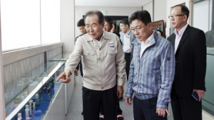 산업부 윤상직 장관 한국콜마 스마트 공장 방문