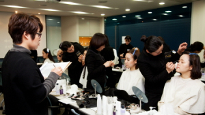 고세코리아, 정화예술대학에 화장품 기부