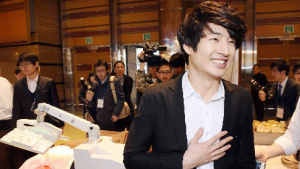 또 연예인 마약류 기소유예…檢, 졸피뎀 복용한 지오디 손호영에 선처