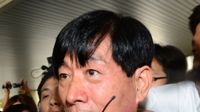 원세훈 꾸짖었지만 집행유예 선고한 재판부 “정치개입 맞지만 선거운동은 아니다”