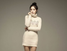 가을의 정취와 날씬한 각선미의 조화… 최희 화보 공개