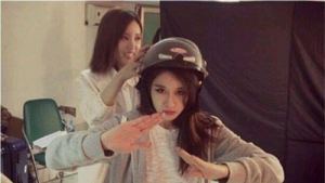 [영상] 티아라 지연, 공항서 머리채 잡혀 “저 괜찮아요”
