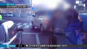 구급차 막고 휴대폰 촬영한 운전자 “뇌 병변 아이 위급한데 안 비켜줘”