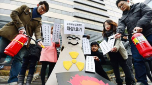 노후원전 수명연장 중단 촉구 퍼포먼스