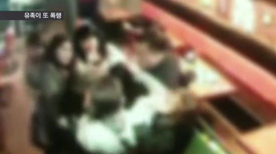 호프집 폭행 당시 CCTV 화면. SBS 보도 캡처.
