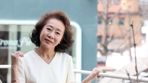 [쿠키人터뷰] “물어보세요. 답해 드릴게” 윤여정, 그는 역시 달랐다
