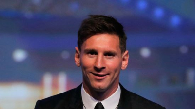 메시, 호날두·수아레스 제치고 UEFA 최우수선수 영예
