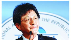 이회창의 일침… 朴대통령 조화 없는 유승민 부친상 찾아 “끌어안고 가야, TK가 키우고 밀어줘야”