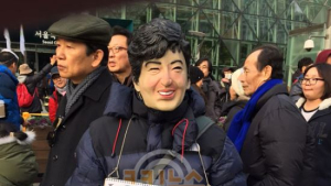 [민중총궐기] ‘박근혜 복면’ 한 시위참가자도…연행할 수 있겠어?