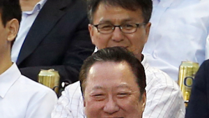 “FA엔 100억원 쓰고 직원들은 ‘모가지’…두산은 야구단만 미래였냐”