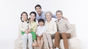 안과 정기검진 필수…연령대별 취약질환은?