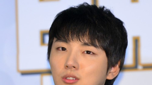 윤시윤, 눈물 펑펑 전역식 “늦은 나이에 입대해서…”