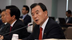 홍문표 의원, 27일 교통사고로 외동아들 잃어…50m 넘게 벽면 긁으며 주행, 졸음운전 가능성