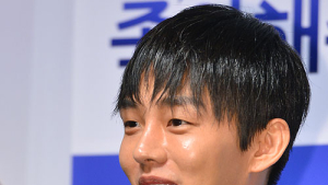 유아인, 올해의 남우주연상 수상 “31살, 큰 일 앞두고 있다”