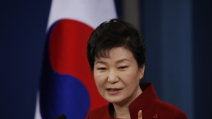 [친절한 쿡기자] 코미디 된 朴대통령 생일…‘김종인의 난’ 3번 거절했다가 받고, 동생 부부는 축하 노래