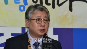 [어떻게 생각하세요] ‘정윤횟집?’ 더민주 입당한 조응천 연일 SNS 달궈