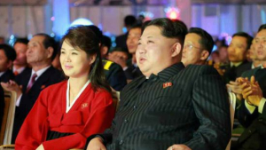 리설주, 119일만에 공식석상 나타나… 빨간 저고리에 검정치마 입었다