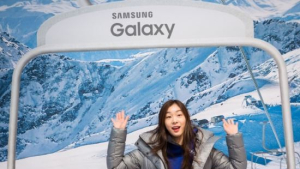 “VR 체험 신기해요” 김연아, ‘삼성 갤럭시 스튜디오’ 방문