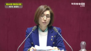 [어떻게 생각하세요] 은수미 10시간 필리버스터…“기가 막혀” 책상 친 朴대통령 “공천 못 받아” 김용남
