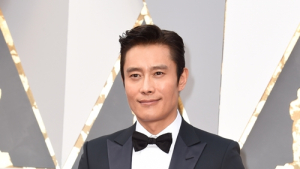 오스카 시상하는 이병헌 유창한 영어로 인터뷰