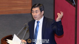 [긴급] 이종걸, 눈물 흘리며 ‘12시간 32분’ 필리버스터 마무리