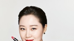 공효진, ‘개인 소장’ 부르는 립스틱 화보 공개