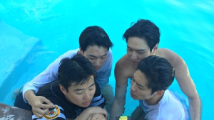 ‘꽃보다 청춘’ 알몸 수영·독고다이 자막 방심위 심의 상정