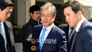김종인 만난 문재인 “마음 풀어드리려 노력했다”…‘친노 개입’ 질문엔 “그런 얘긴 그만 하자”