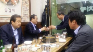 김무성·원유철, 고성 격론 후 ‘소주 한 잔’