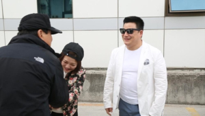 ‘님과 함께2’ 김숙, 윤정수 외삼촌과의 만남에 진땀