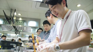 CJ프레시웨이 신입사원들, 노인복지시설 봉사활동